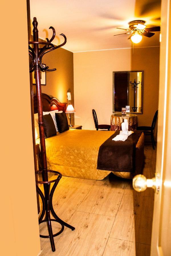 Hotel Solis Dies