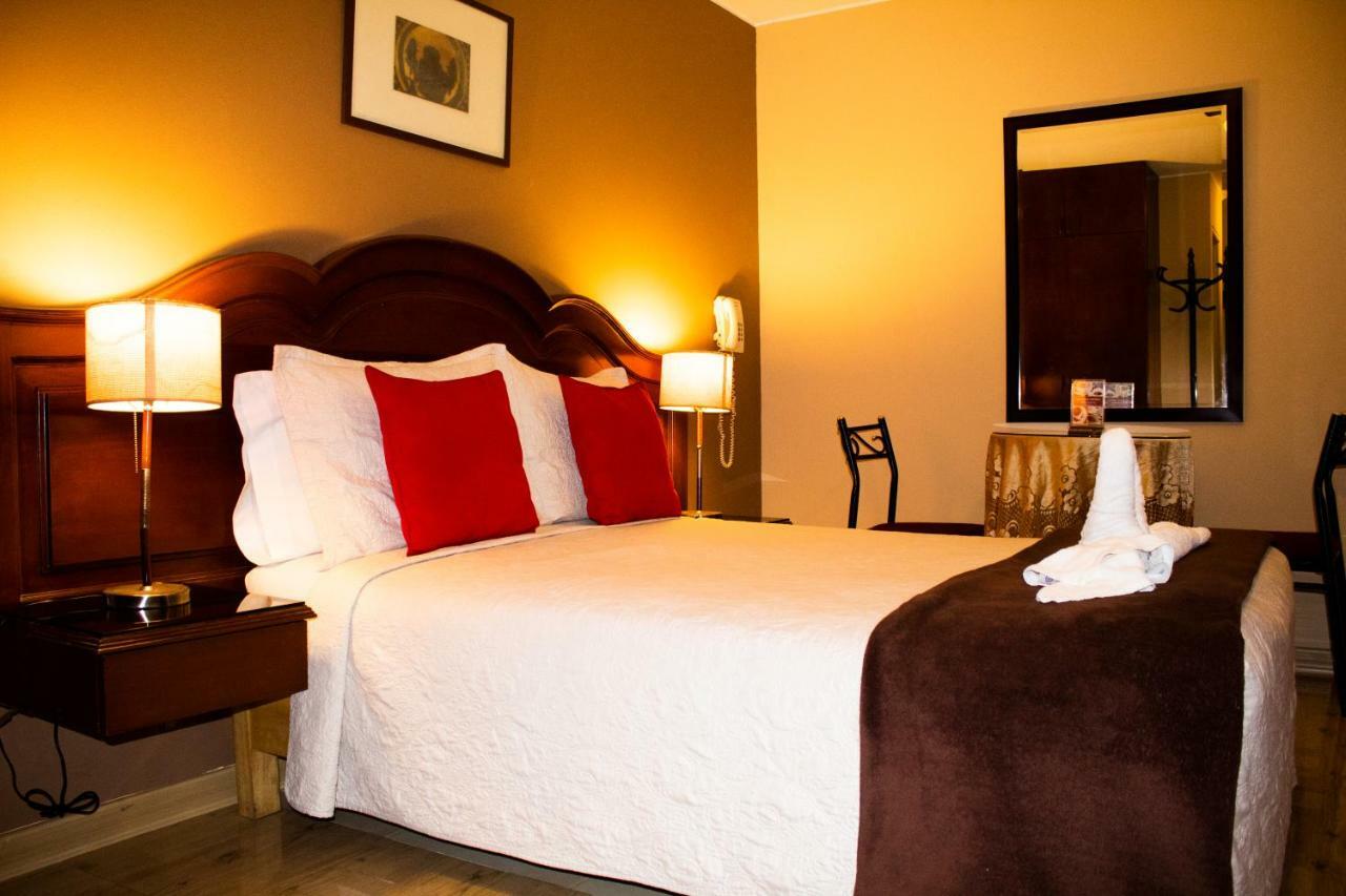 Hotel Solis Dies